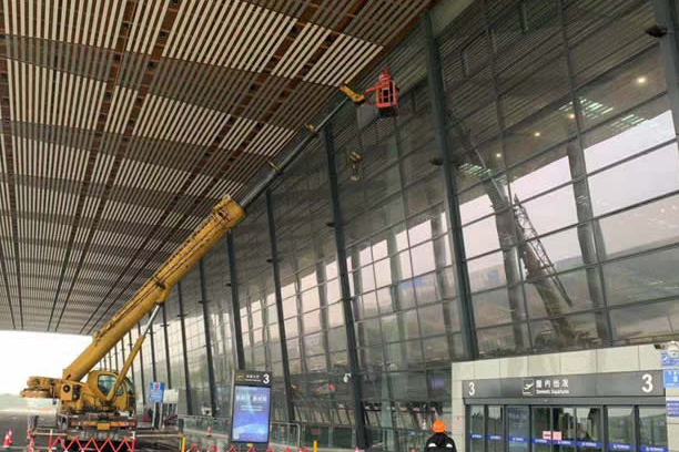 南漳玻璃幕墙维护和保养